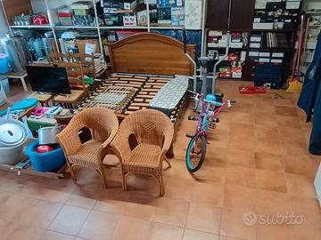 Mobili e attrezzature per casa