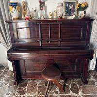 pianoforte con sgabello