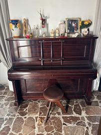 pianoforte con sgabello