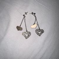 Orecchini pendenti con cuori