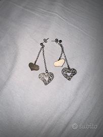 Orecchini pendenti con cuori