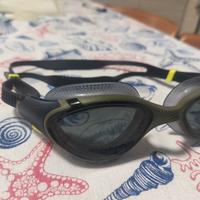 occhiali da nuoto