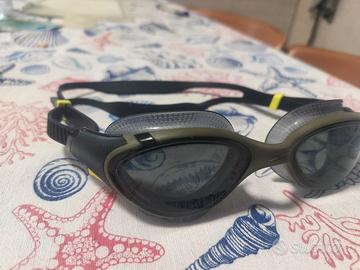 occhiali da nuoto