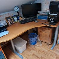 scrivania ikea angolare 