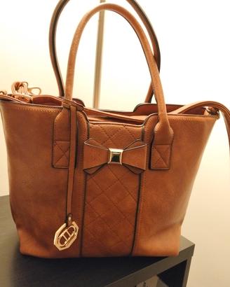 Borsa donna a mano e con tracolla in pelle DuDlin