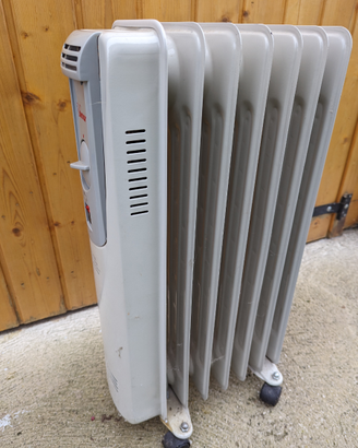 Termosifone elettrico con rotelle