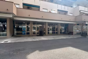 BIBIONE Locale Commerciale 150mq Ristrutturato