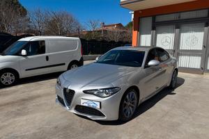 Alfa Romeo Giulia 2.2 Turbodiesel 160 CV AT8 Rosso