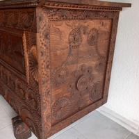 Cassapanca in castagno
