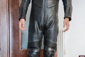 Tuta in pelle nera