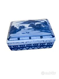 Scatola antica cinese blu e bianca in porcellana