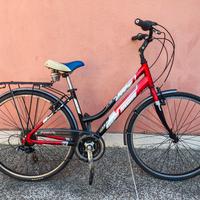 City Bike pronta per essere pedalata