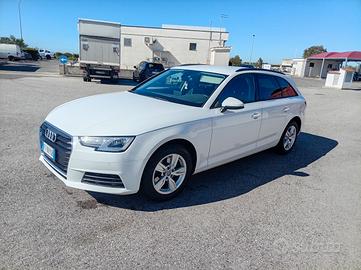 Audi A4 30 TDI sTronic business 