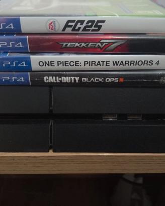 PlayStation 4 + 4 videogiochi