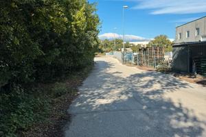 Piazzale uso parcheggio/rimessaggio roulotte