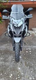 Moto Benelli TRK 502X