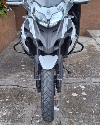 Moto Benelli TRK 502X