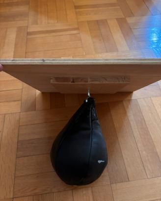 Pungiball da parete con base in legno