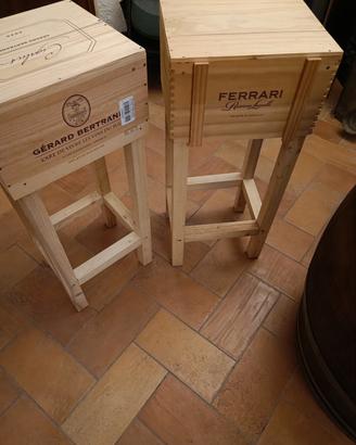 2 sgabelli in legno 