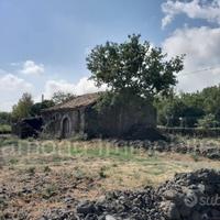 Palmento con 1,3 ettari di terreno a Linguaglossa