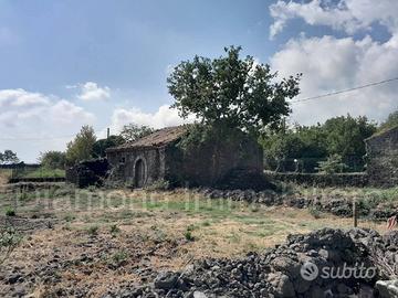 Palmento con 1,3 ettari di terreno a Linguaglossa