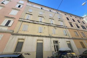 Palazzo / Stabile di 542 m² con più di 5 locali a 