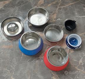 Ciotole per mangiare e bere cane/gatto.