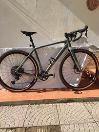 Bici gravel Trek checkpoint ALR 4