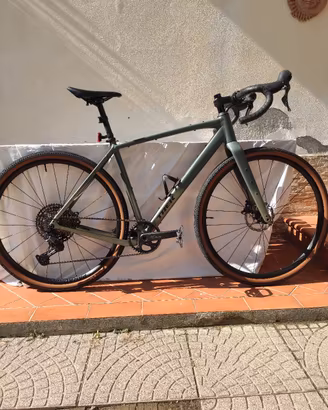 Bici gravel Trek checkpoint ALR 4