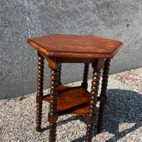 Tavolino esagonale con gambe tornite a rosario