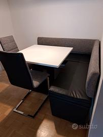 Tavolo panca ad angolo e sedie