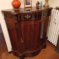 Elegante mobile di mogano