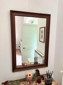 Specchio classico con cornice in legno