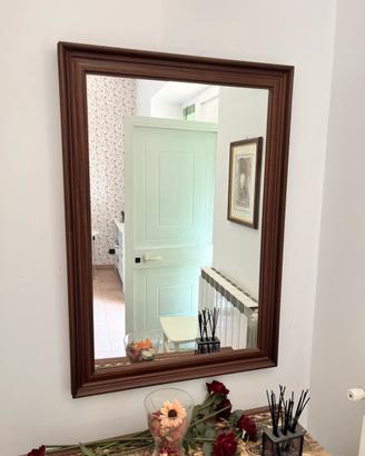 Specchio classico con cornice in legno