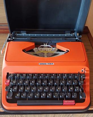 Macchina da scrivere Antares 137