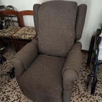 Poltrona con alzapersona elettrico 2 motori
