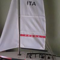Modellino Barca Prada Luna Rossa