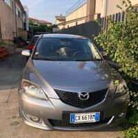 Mazda 3 incidentata