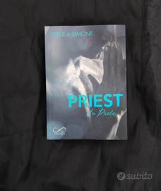 "Priest, Un prete" di Sierra Simone in Italiano