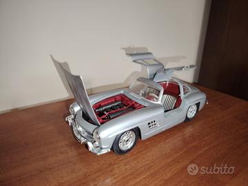 Modellino Mercedes 300SL scala 1 /18 Bburago 