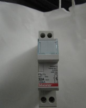 Portafusibile sezionatore 1P+N fusibili tipo F | F