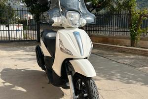 Piaggio Beverly 350 Sport Touring