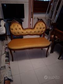 divanetto in stile