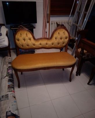 divanetto in stile