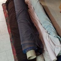 piccolo stock stoffe. Circa 12 rotoli di tessuti.