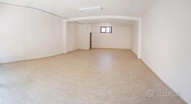 Locale commerciale, funzionale e pronto all'uso