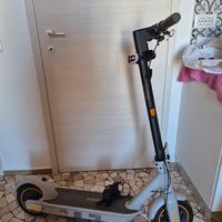 monopattino elettrico  ninebot g30 max