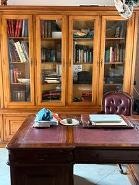 Scrivania in legno massello con libreria