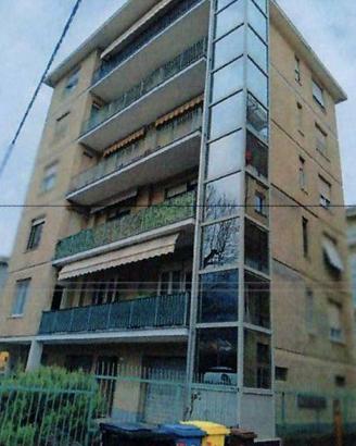 Immobile in asta di 157 m² con 5 locali e box auto