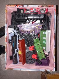 trenini di plastica e legno